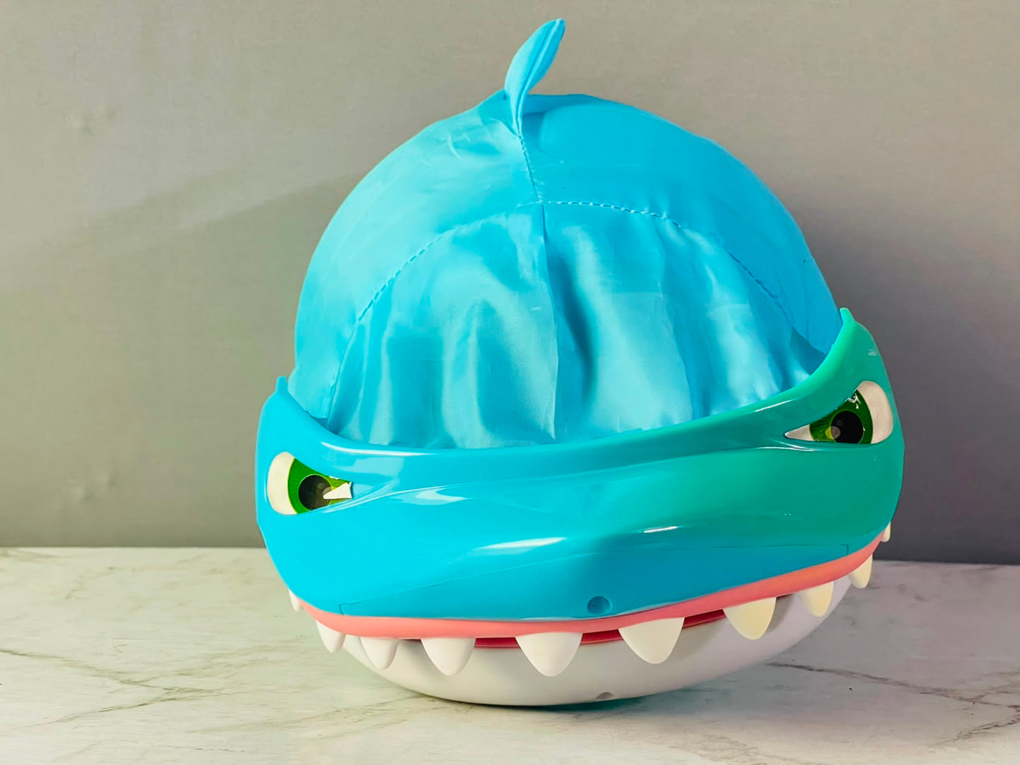 Shark Bite -- Roll the Die and Fish for Colorful Sea Creatures Before the Shark Bites Game!