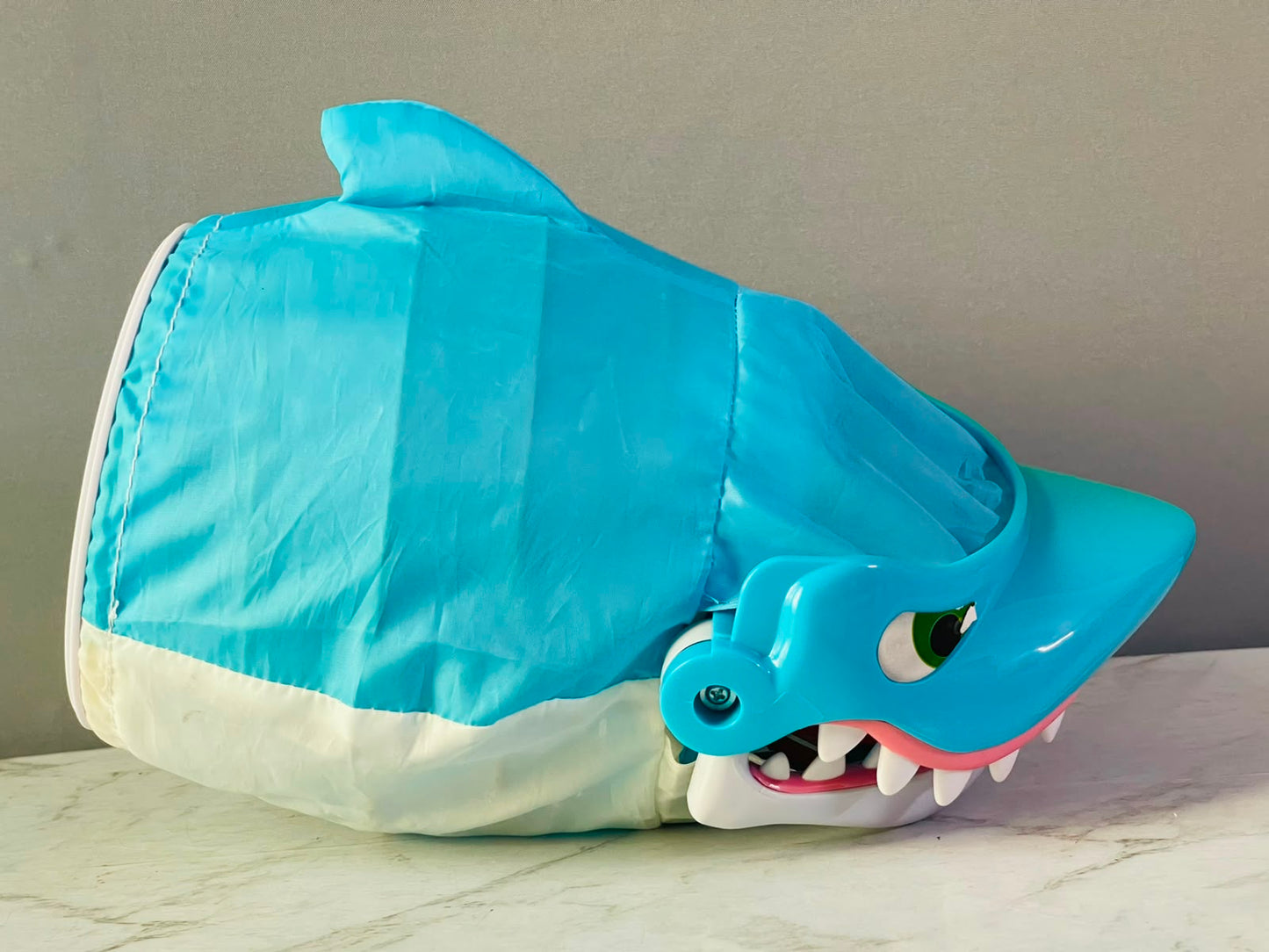 Shark Bite -- Roll the Die and Fish for Colorful Sea Creatures Before the Shark Bites Game!