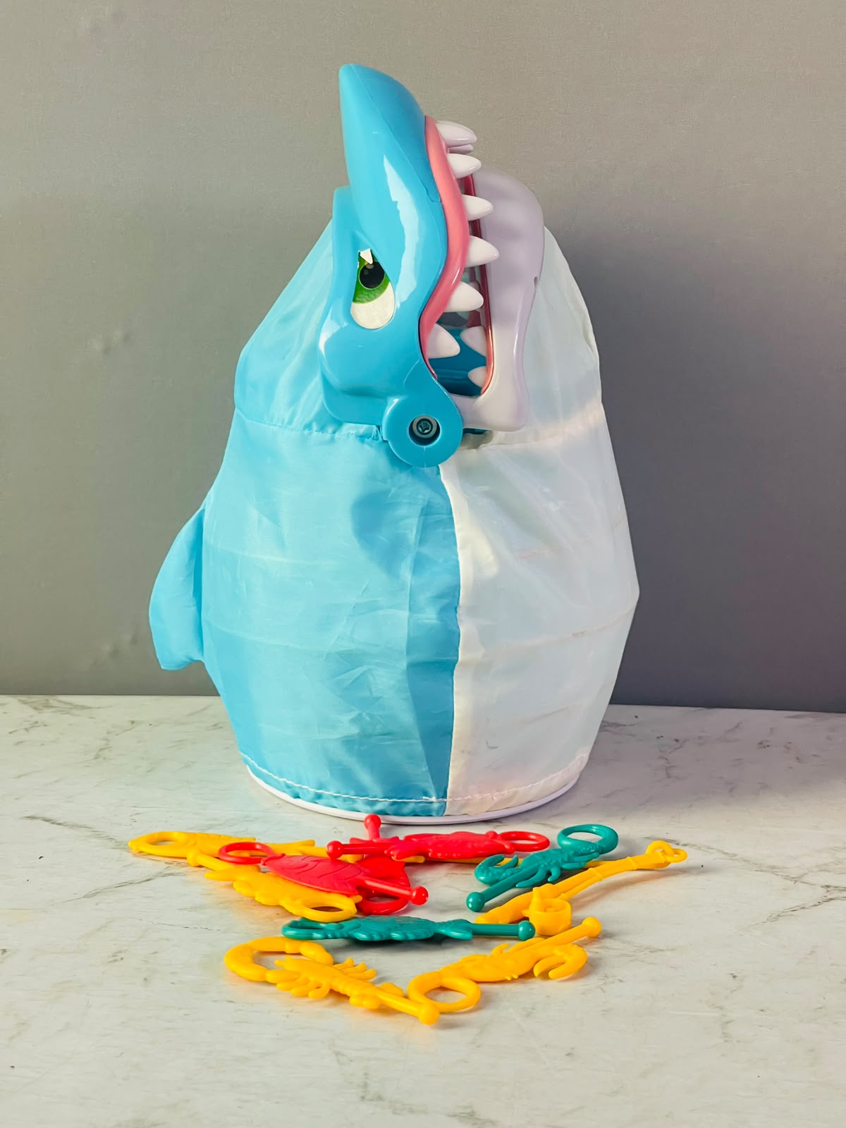 Shark Bite -- Roll the Die and Fish for Colorful Sea Creatures Before the Shark Bites Game!