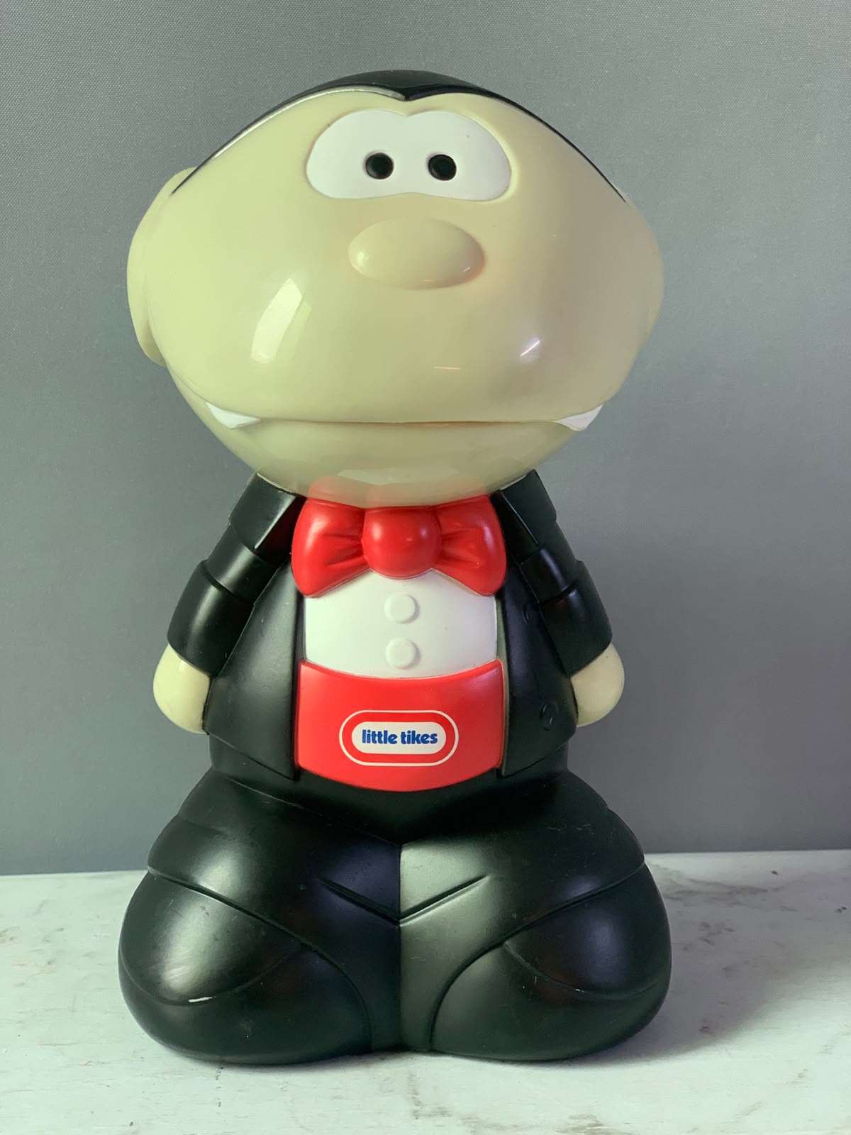 Little Tikes Scream Beams Dracula Flashlight.