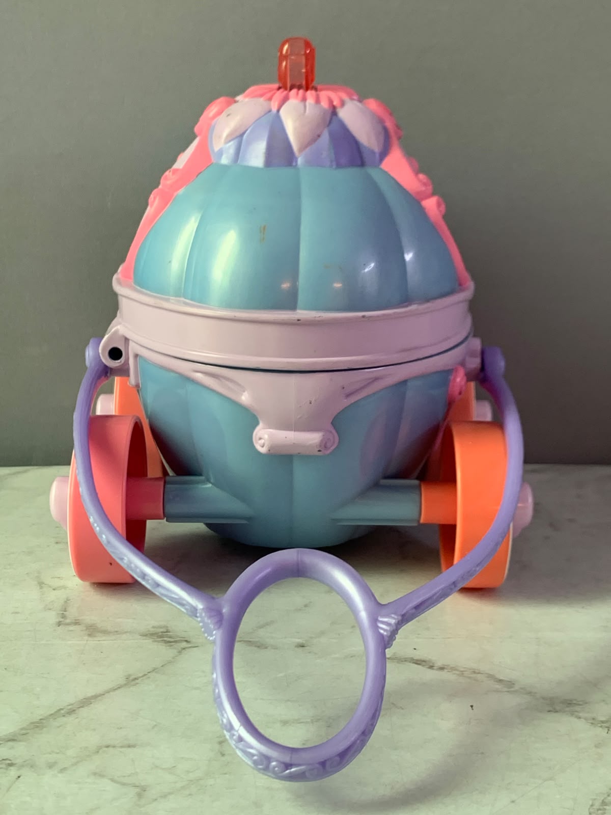 Play-Doh Magical Carriage.(new batteries required)