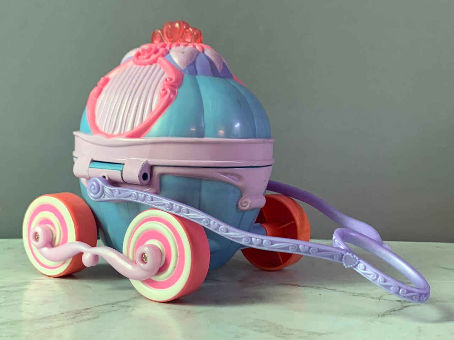 Play-Doh Magical Carriage.(new batteries required)