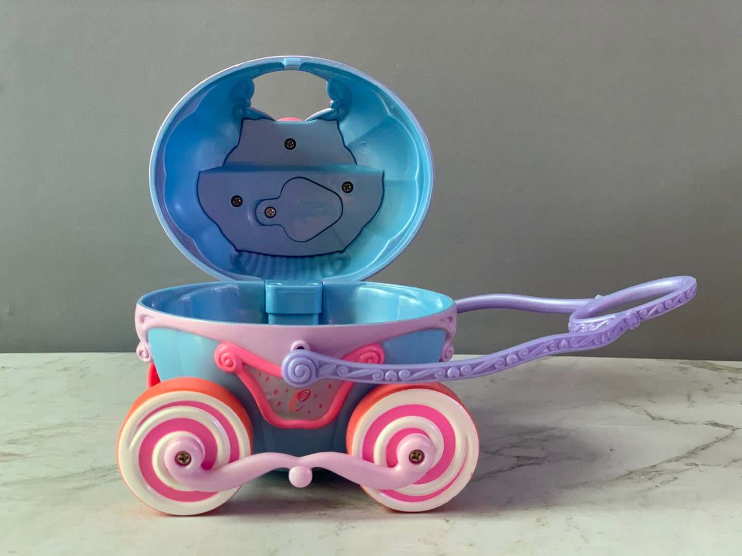 Play-Doh Magical Carriage.(new batteries required)