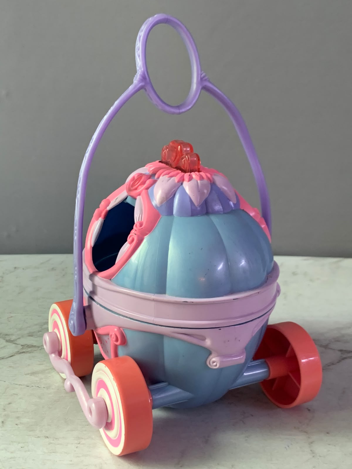 Play-Doh Magical Carriage.(new batteries required)