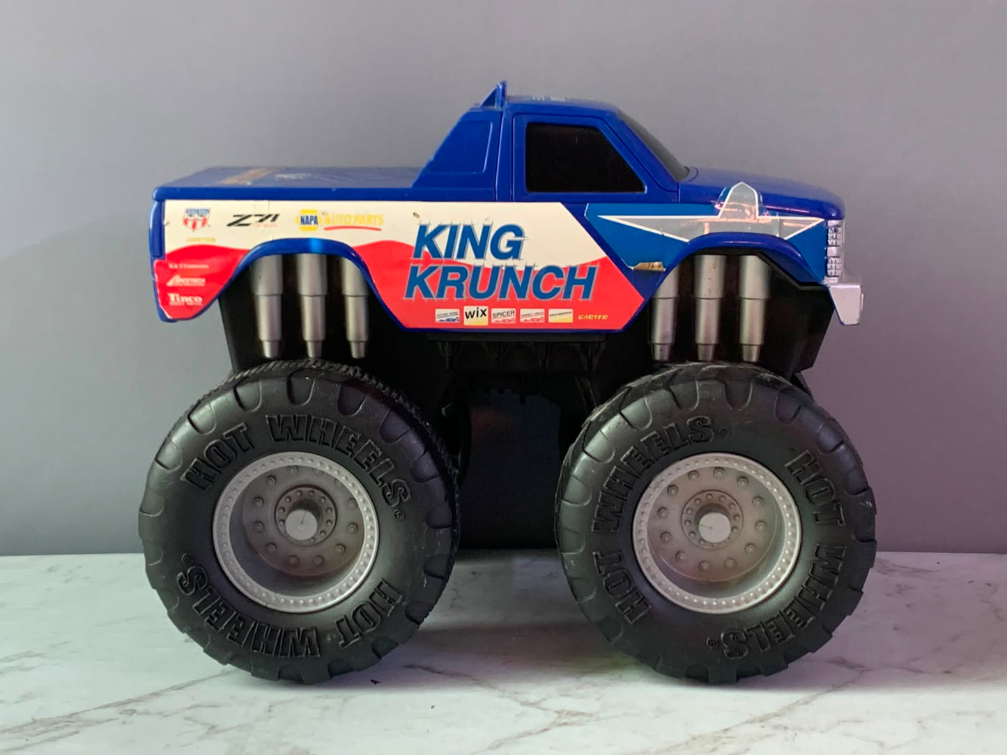 Hot Wheels 2000 Monster Jam King Krunch. (Rs 400 advance)