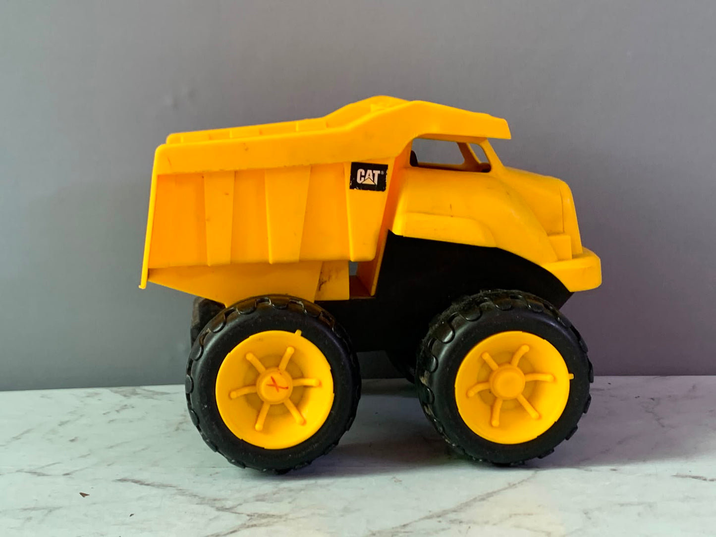 Caterpillar CAT Tough Tracks Dump Truck. (Rs 250 advance)