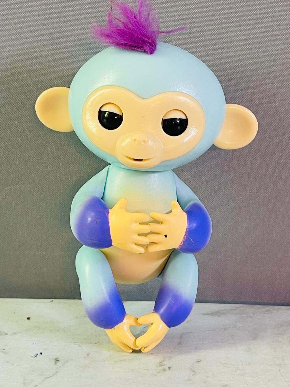 Fingerlings Baby Monkey Ava Exclusive Figure.(new batteries required)