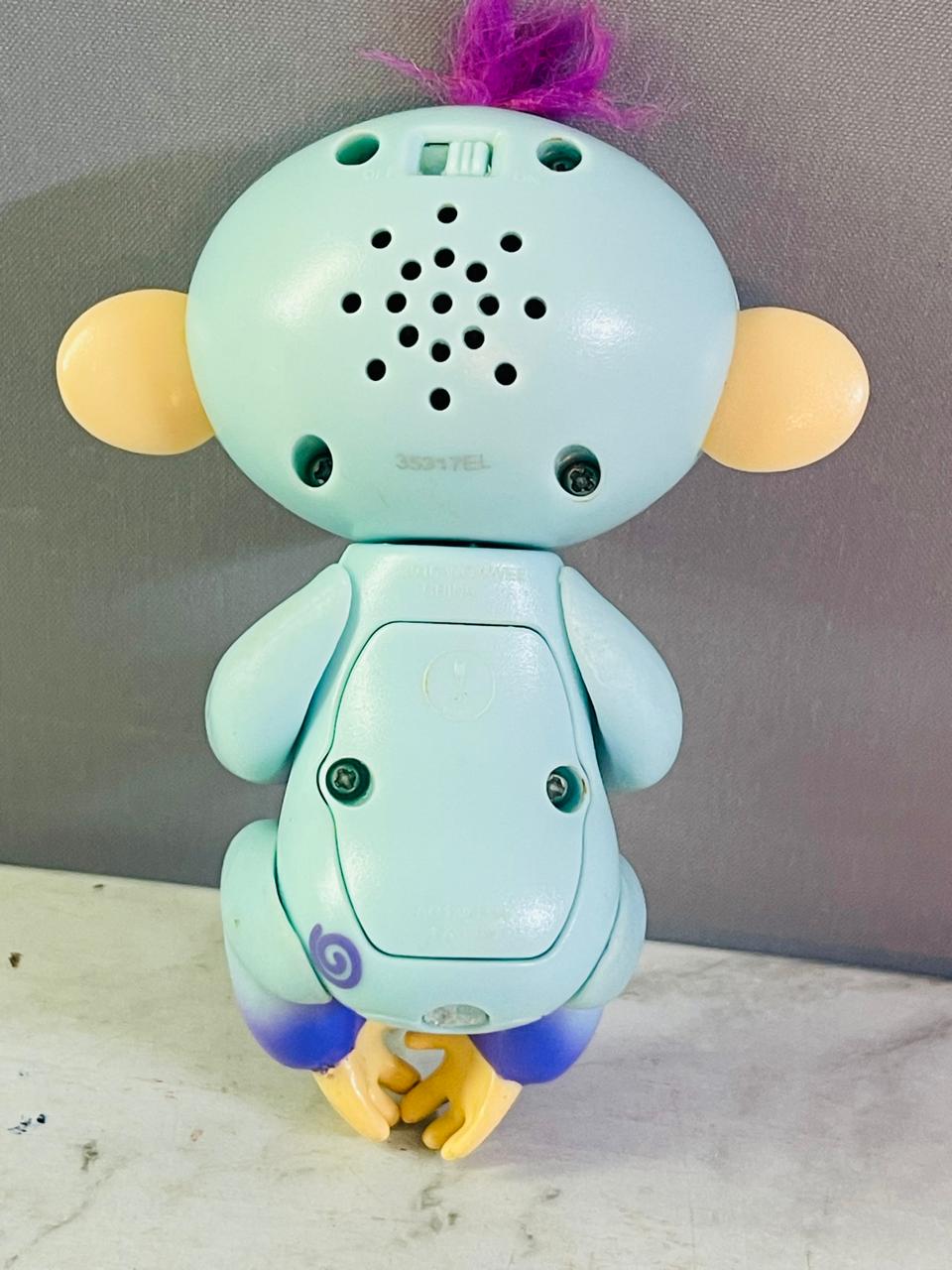 Fingerlings Baby Monkey Ava Exclusive Figure.(new batteries required)