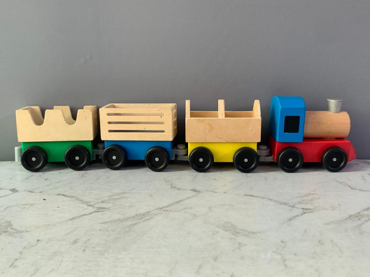 Melissa & Doug Wooden Farm Train Set. (Without accessories)