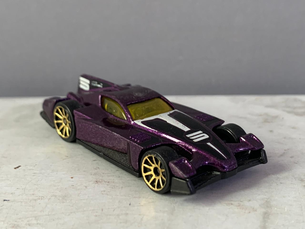 Hot Wheels First Editions Realistic Formul8r.