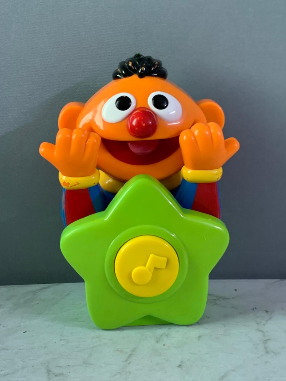 Tyco Sesame Street Ernie Musical Melody Pal Crib Toy.