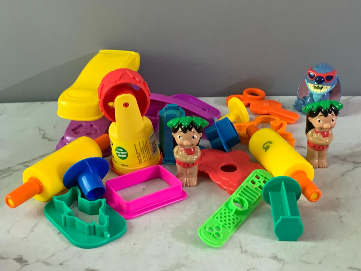 Classic Play-Doh Starter Set.