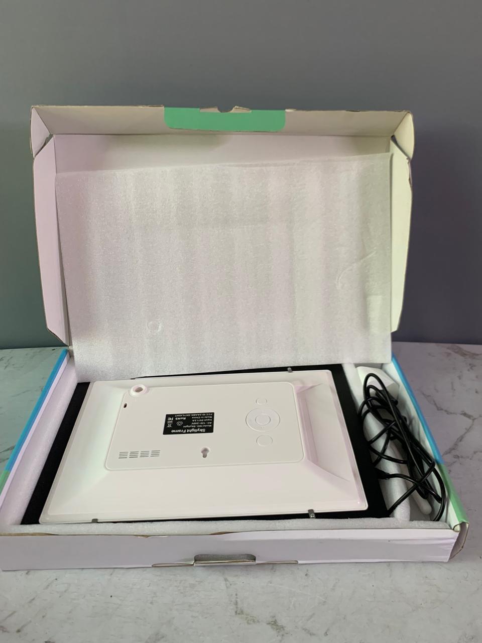 Skylight Wi-Fi Digital Photo Frame. (Rs5k advance)