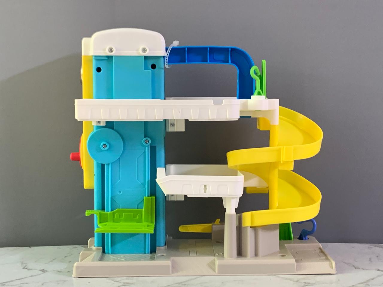 Fisher-Price Little People Helpful Neighbor's Garage. (Rs 300 advance)