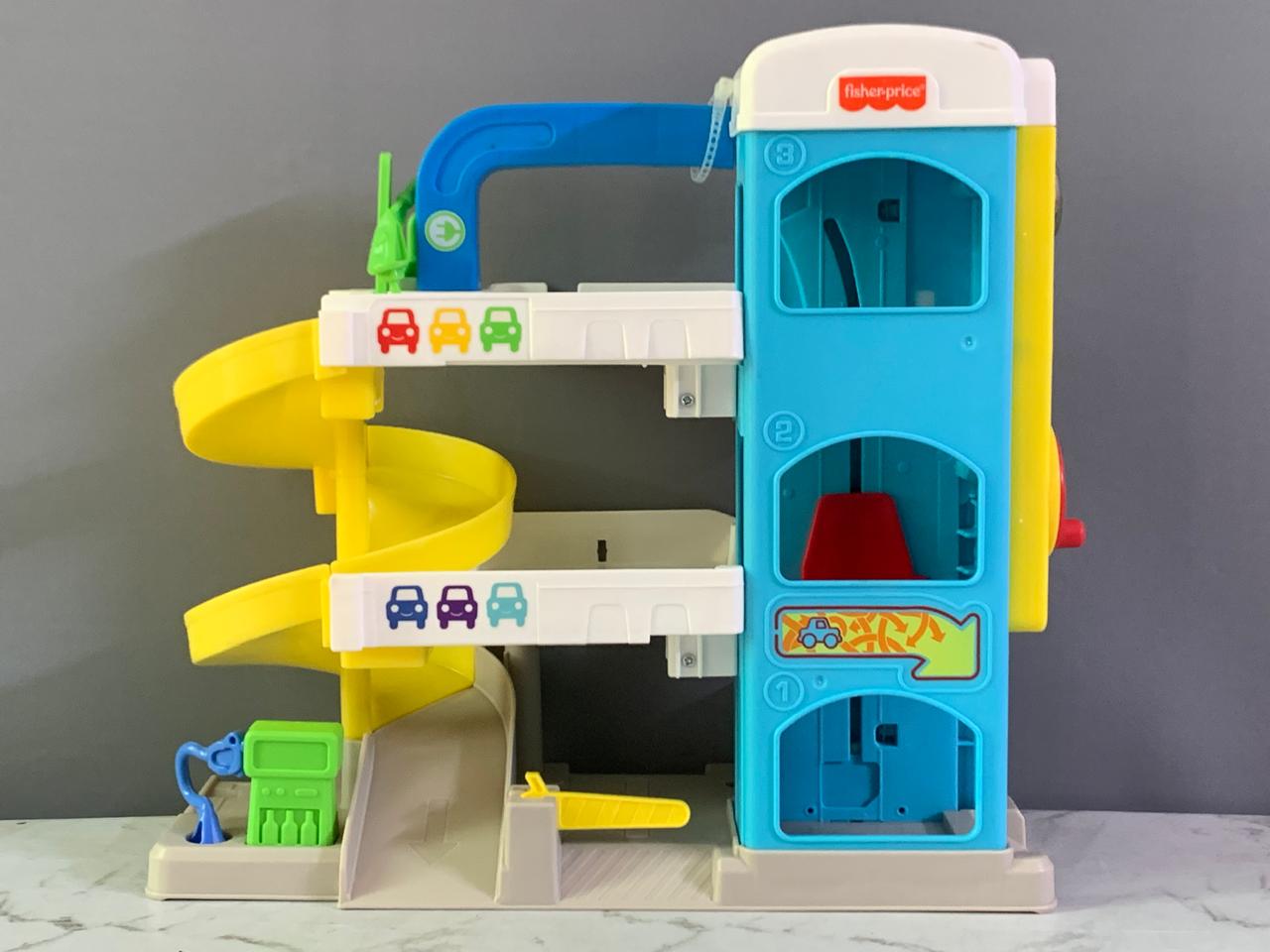 Fisher-Price Little People Helpful Neighbor's Garage. (Rs 300 advance)