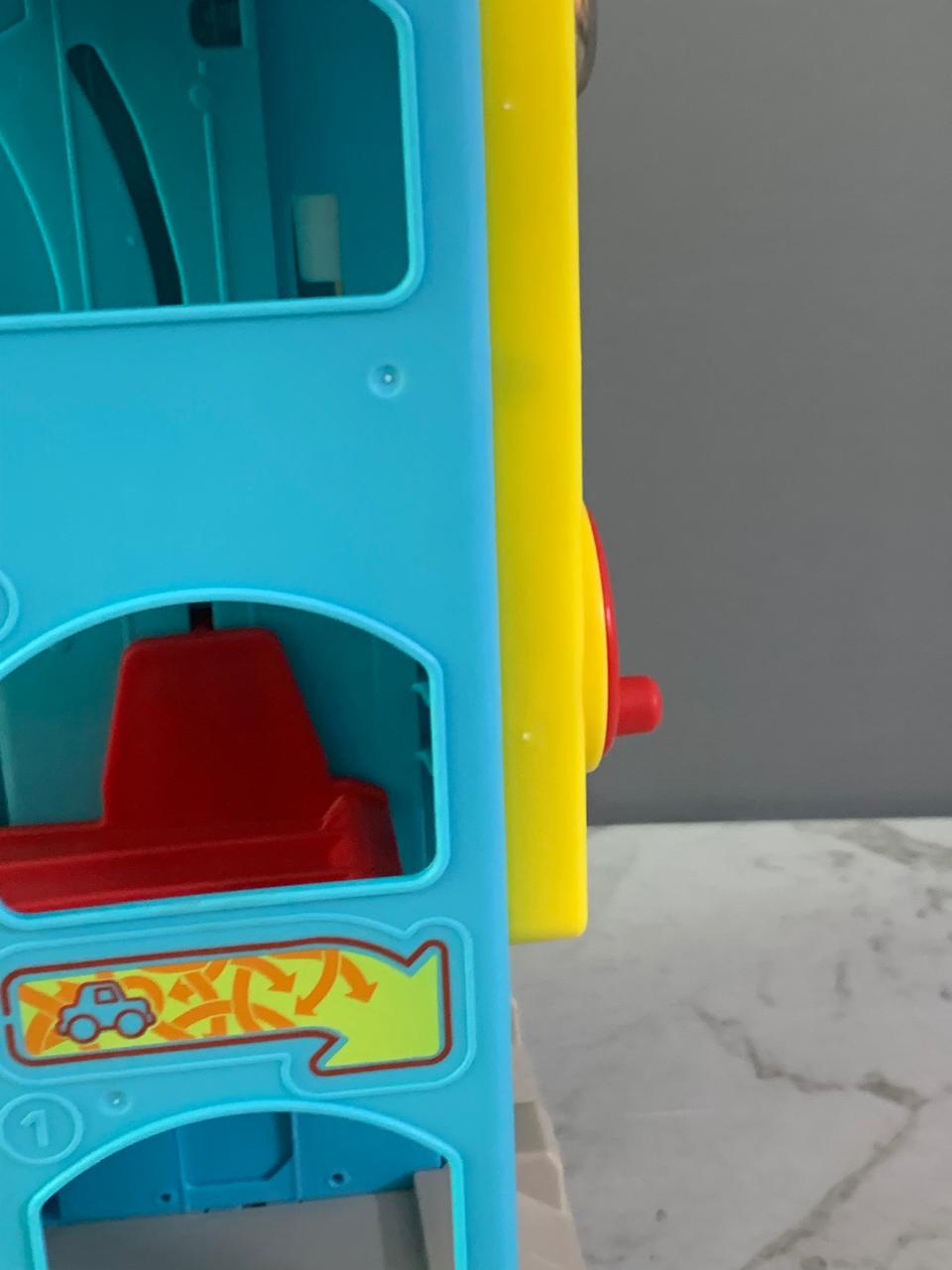 Fisher-Price Little People Helpful Neighbor's Garage. (Rs 300 advance)