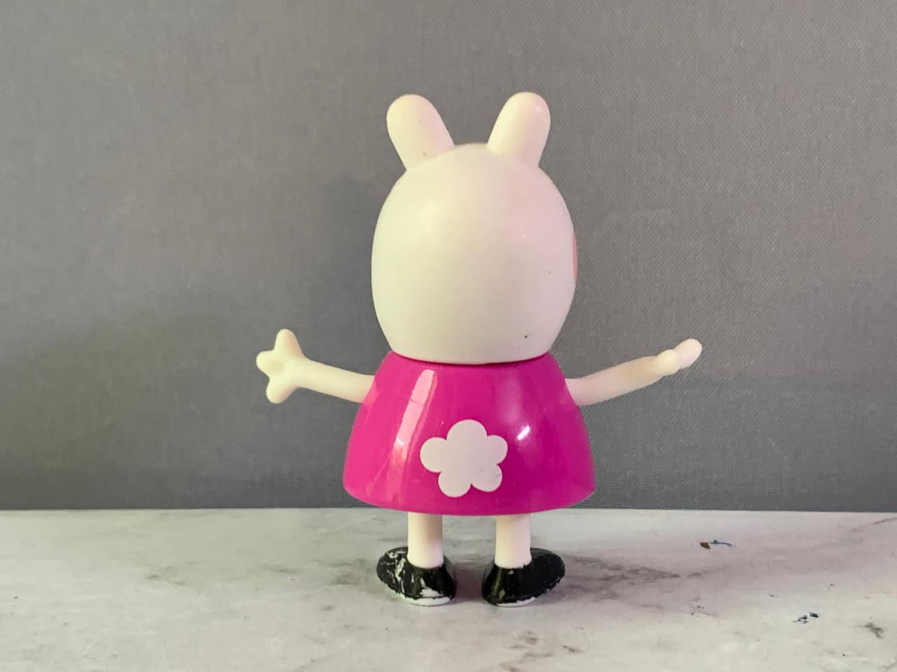 Peppa Pig Suzy Sheep Action Figure.