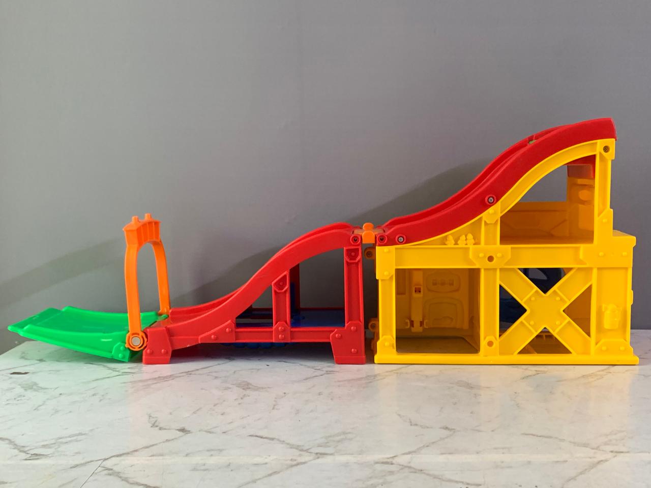 Fisher-Price Little People Wheelies Rev 'n Sounds Race Track.( without vehicles)(Rs 350 advance)