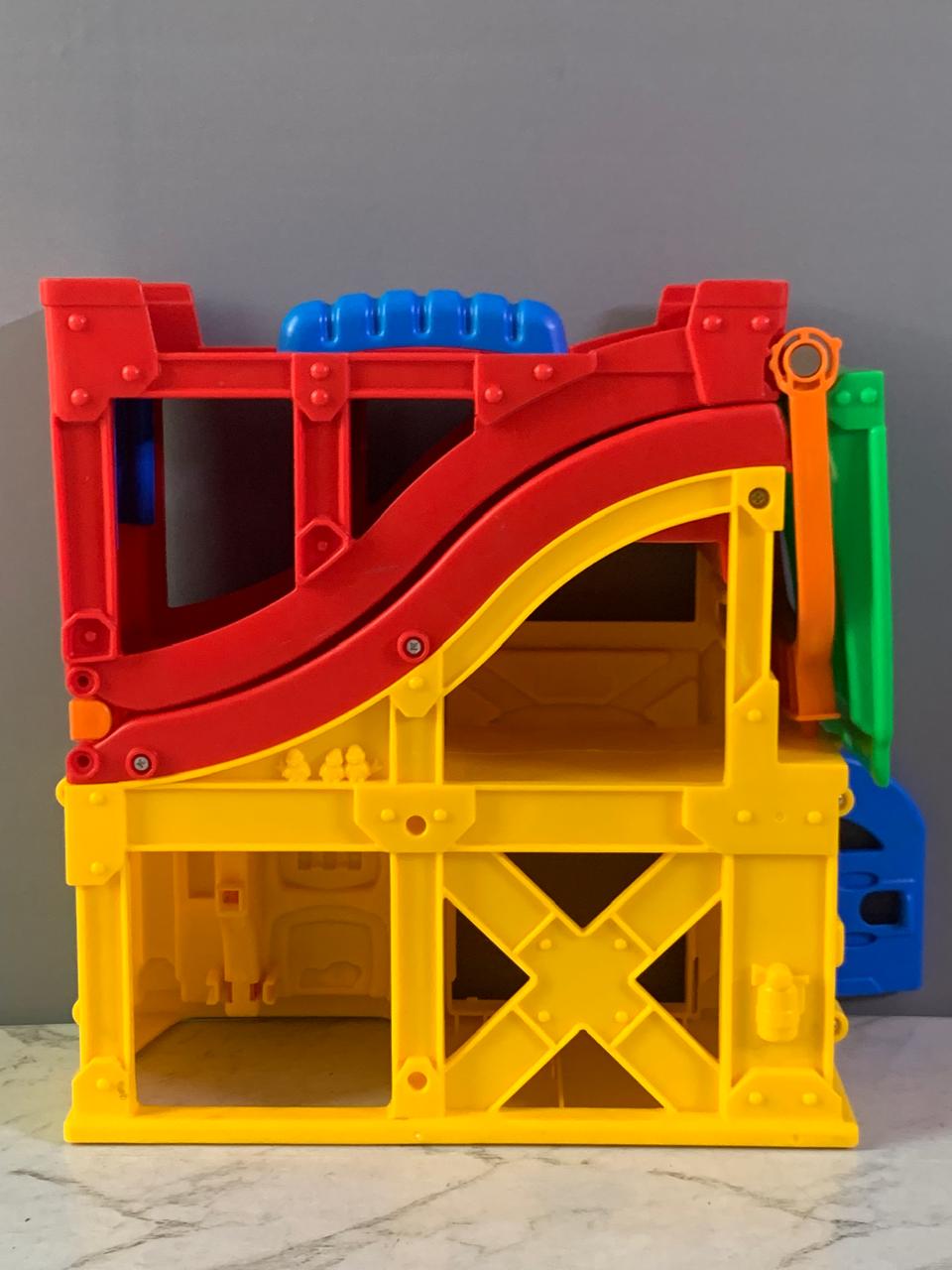 Fisher-Price Little People Wheelies Rev 'n Sounds Race Track.( without vehicles)(Rs 350 advance)