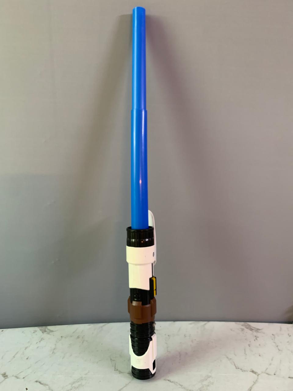 Hasbro, Star Wars Lightsaber Forge Obi-Wan Kenobi Extendable Blue Lightsaber. (Rs 250 advance)