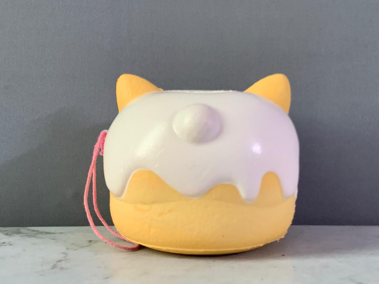 Num Noms Smooshcakes Scented Cat Squishy Toy.