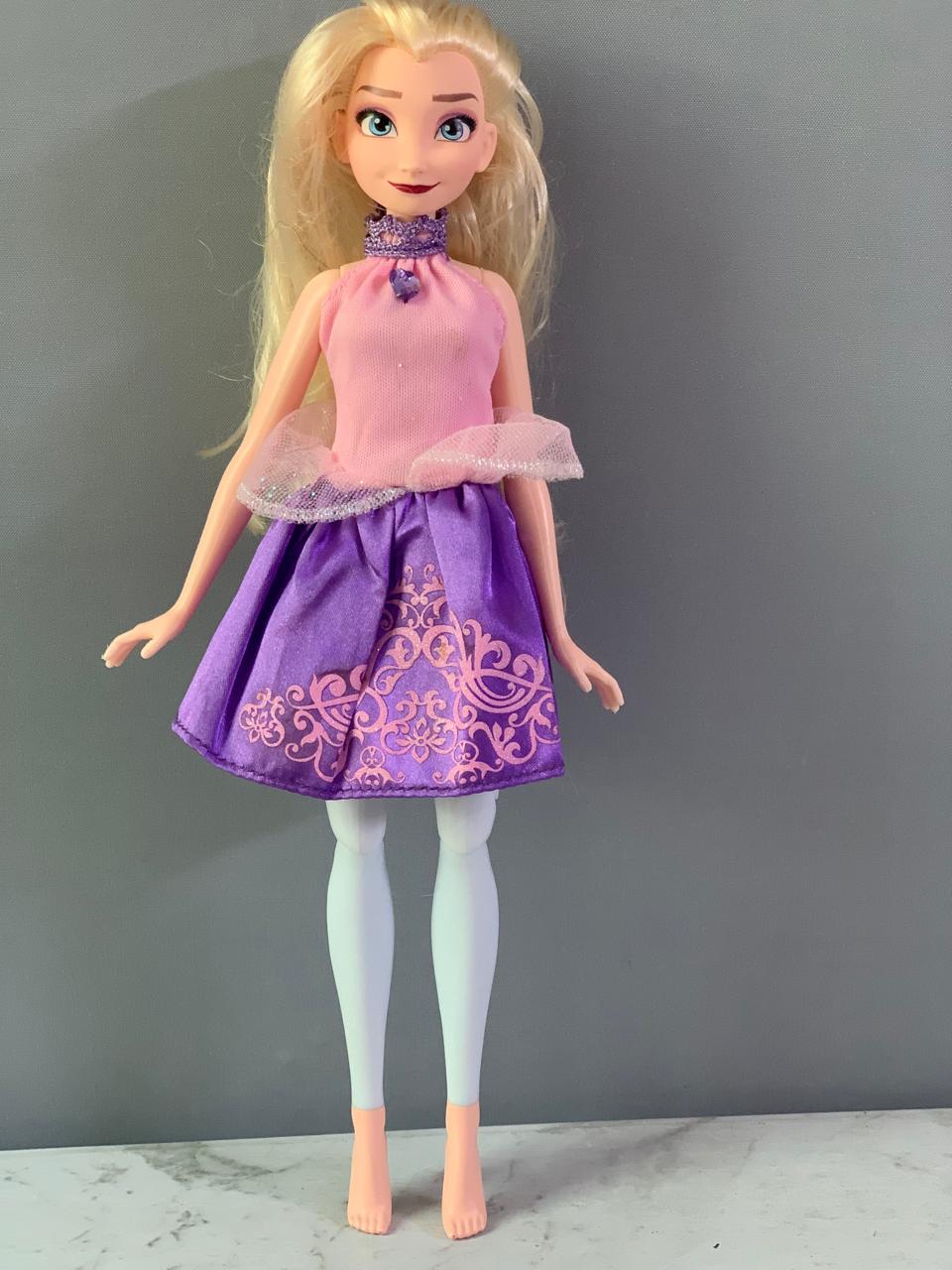 Hasbro Disney Frozen II Musical Arendelle Elsa Deluxe Fashion Doll (batteries need replacement)(Rs 200 advance)