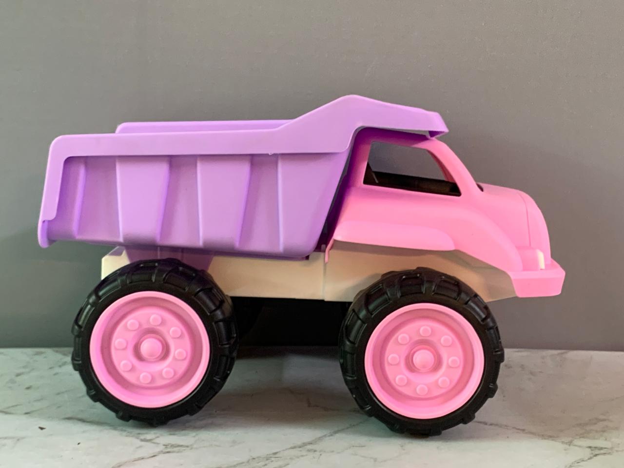 Liberty Imports Big Dump Truck.(slightly damaged)(must check video) (Rs 400 advance)