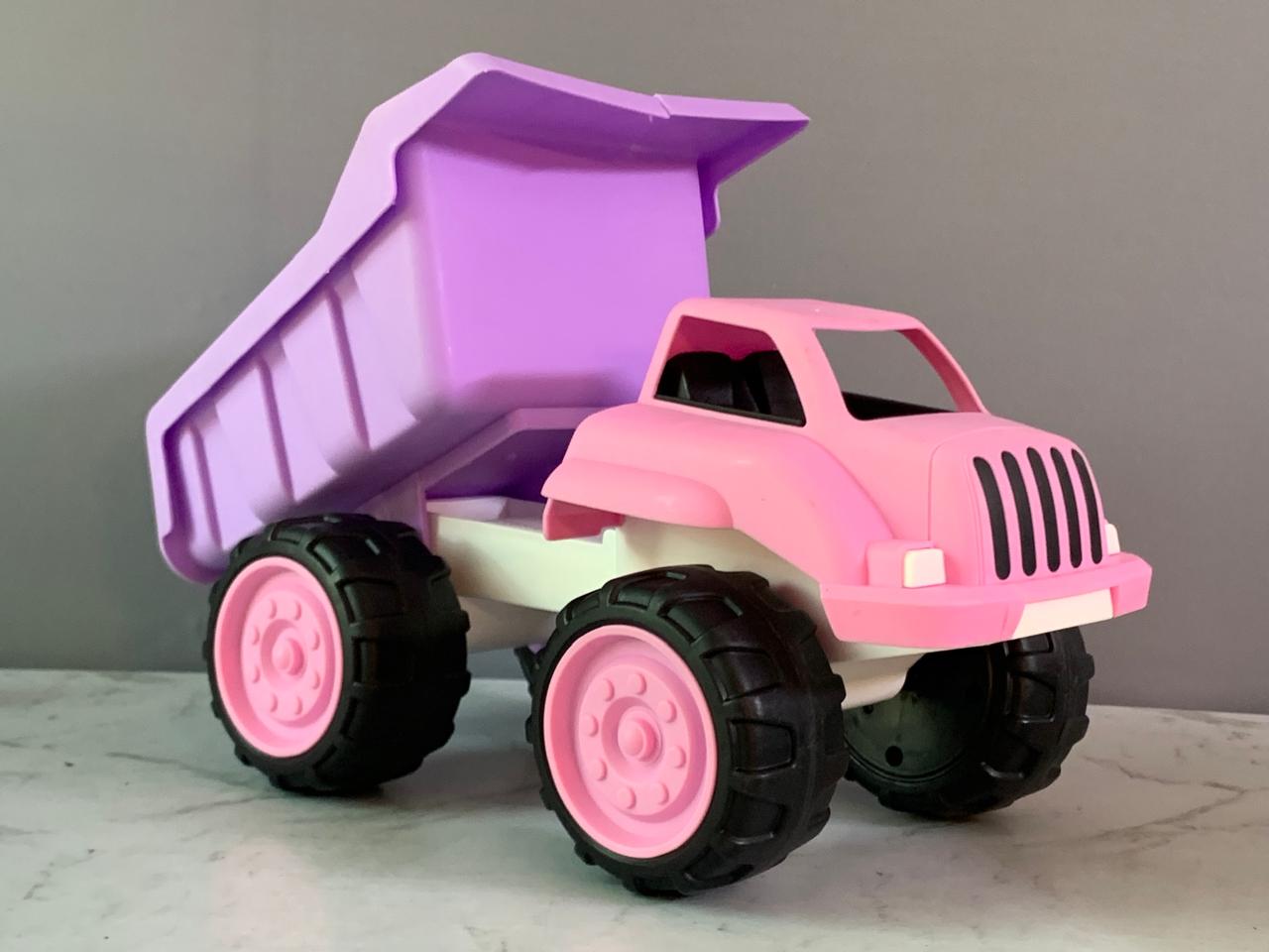 Liberty Imports Big Dump Truck.(slightly damaged)(must check video) (Rs 400 advance)