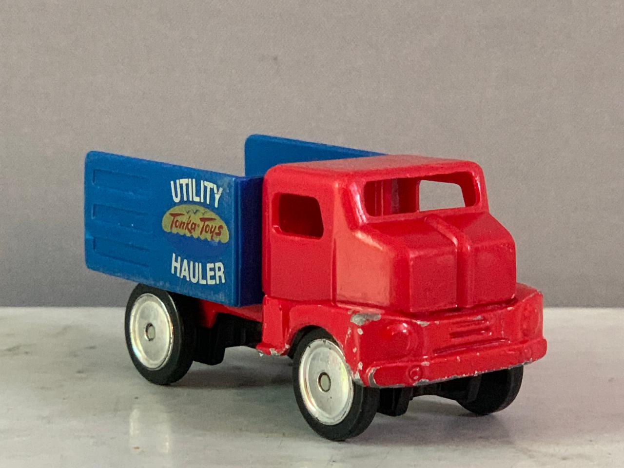 Maisto Tonka Toys Utility Hauler Die-Cast Truck.
