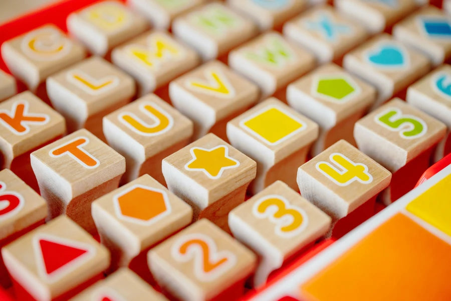 Chuckle & Roar Wooden Stamp Set. (New)(Rs 400 advance)