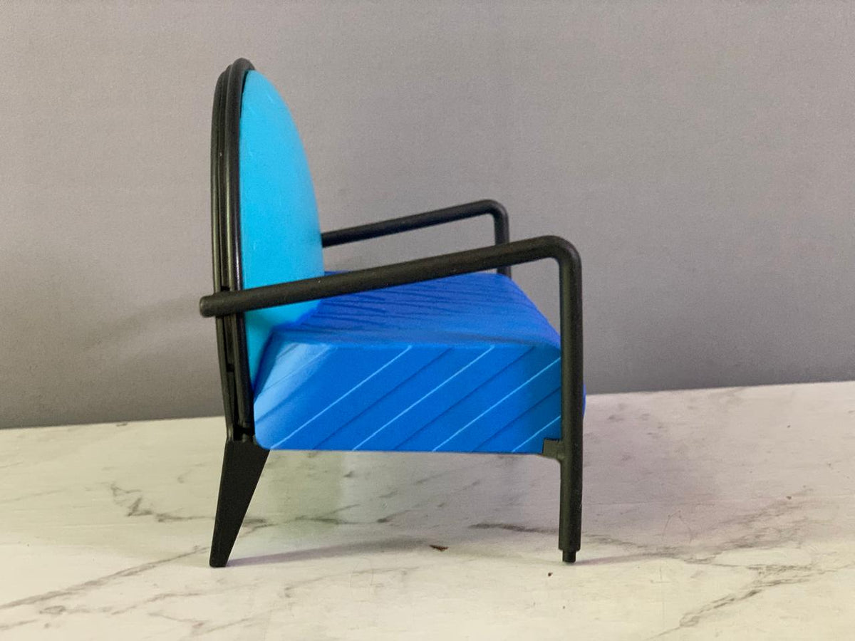 L.O.L. Surprise! Doll House Couch. (Rs 200 advance)