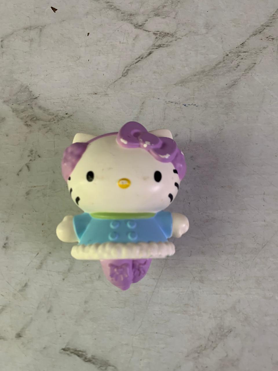 Ice Skating Hello Kitty Toy.(9/10 condition, must check video)