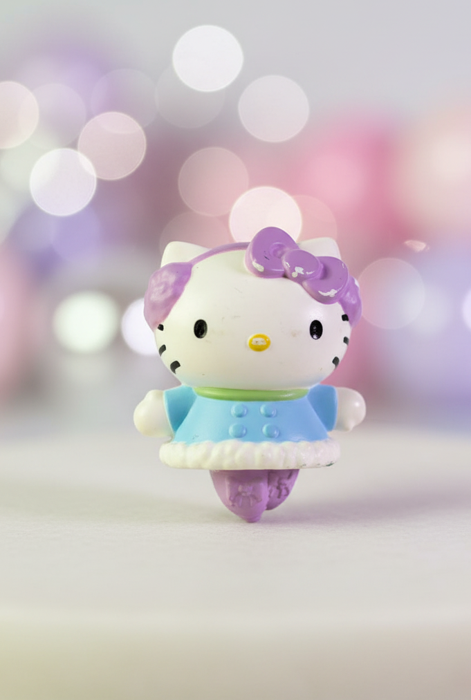 Ice Skating Hello Kitty Toy.(9/10 condition, must check video)