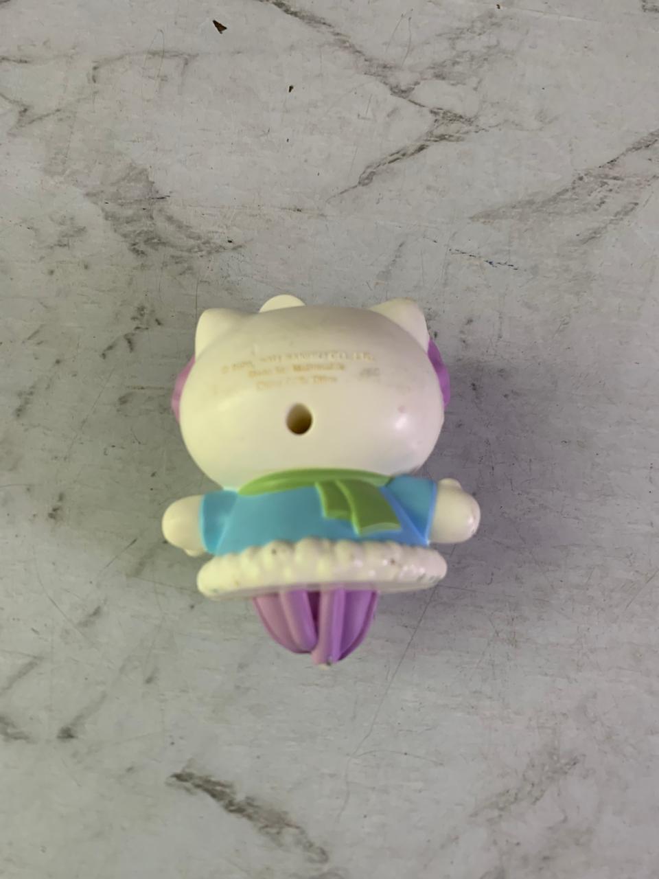 Ice Skating Hello Kitty Toy.(9/10 condition, must check video)