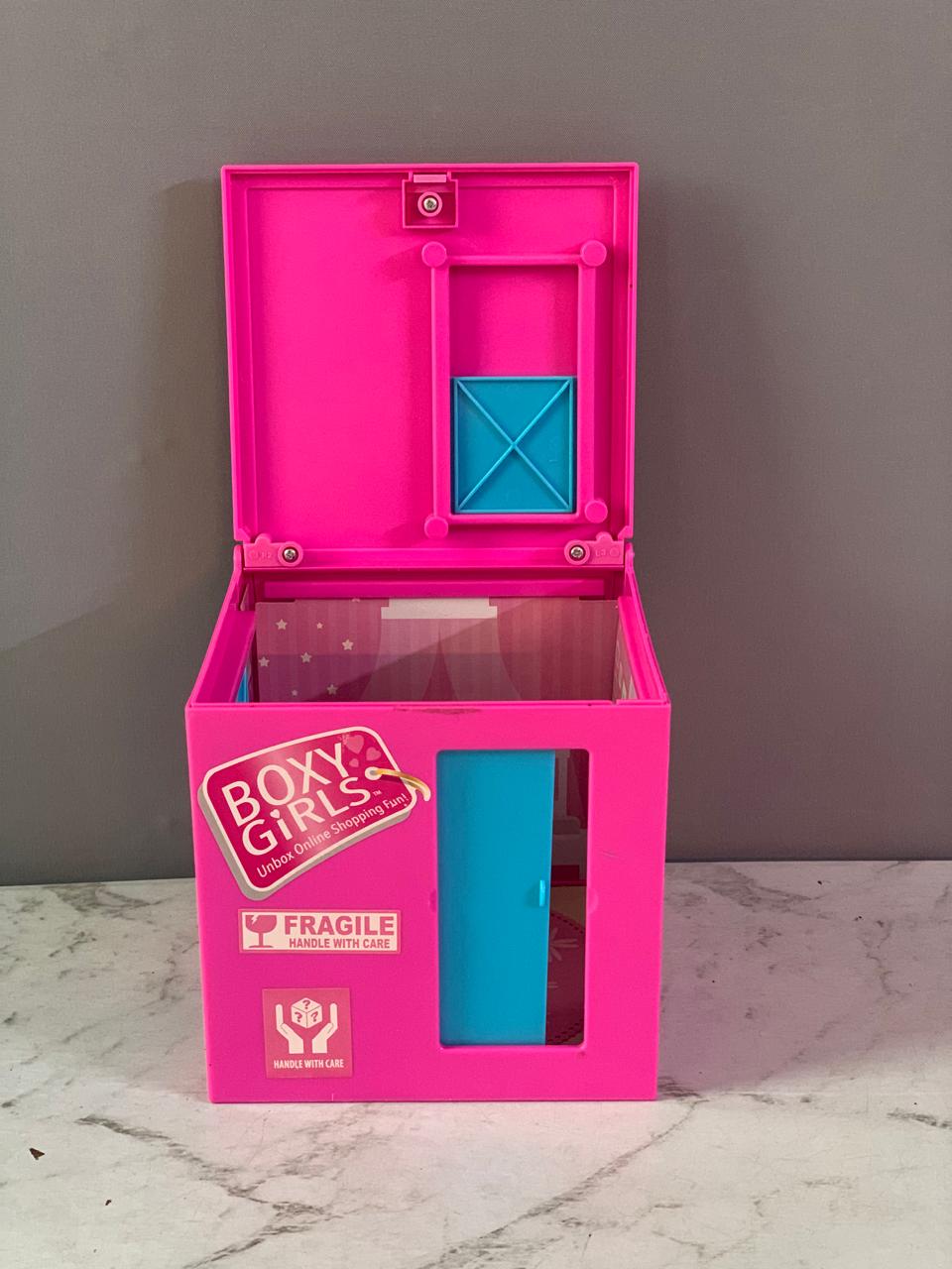 Boxy Girls Peek-A Box Mini Studio Fun. (Rs 150 advance)