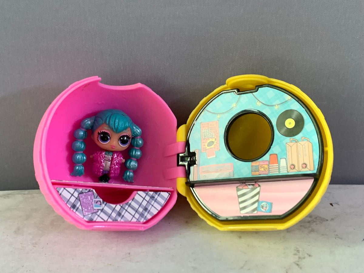 L.O.L. SURPRISE! Mini Doll Playset Ball (Rs 100 advance)