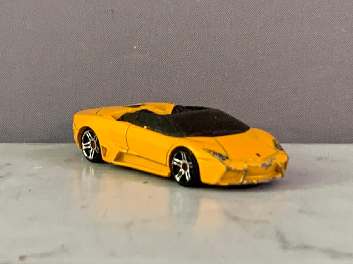 Hot Wheels Lamborghini Reventón Roadster. (Rs 100 advance)