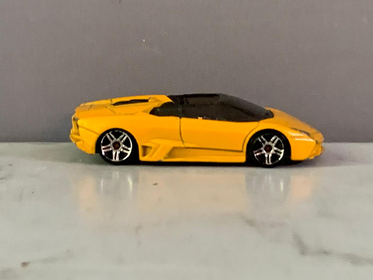 Hot Wheels Lamborghini Reventón Roadster. (Rs 100 advance)