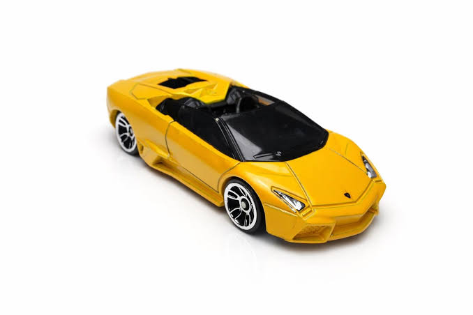 Hot Wheels Lamborghini Reventón Roadster. (Rs 100 advance)
