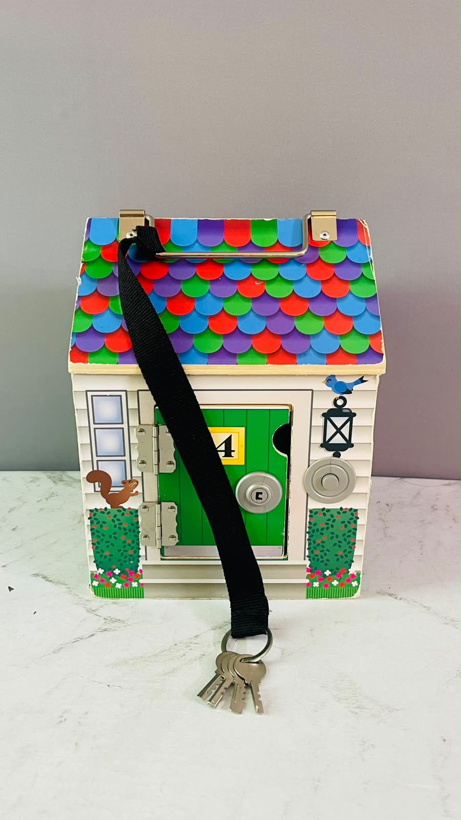 Melissa & Doug Take-Along Wooden Doorbell Dollhouse. (Rs 400 advance)