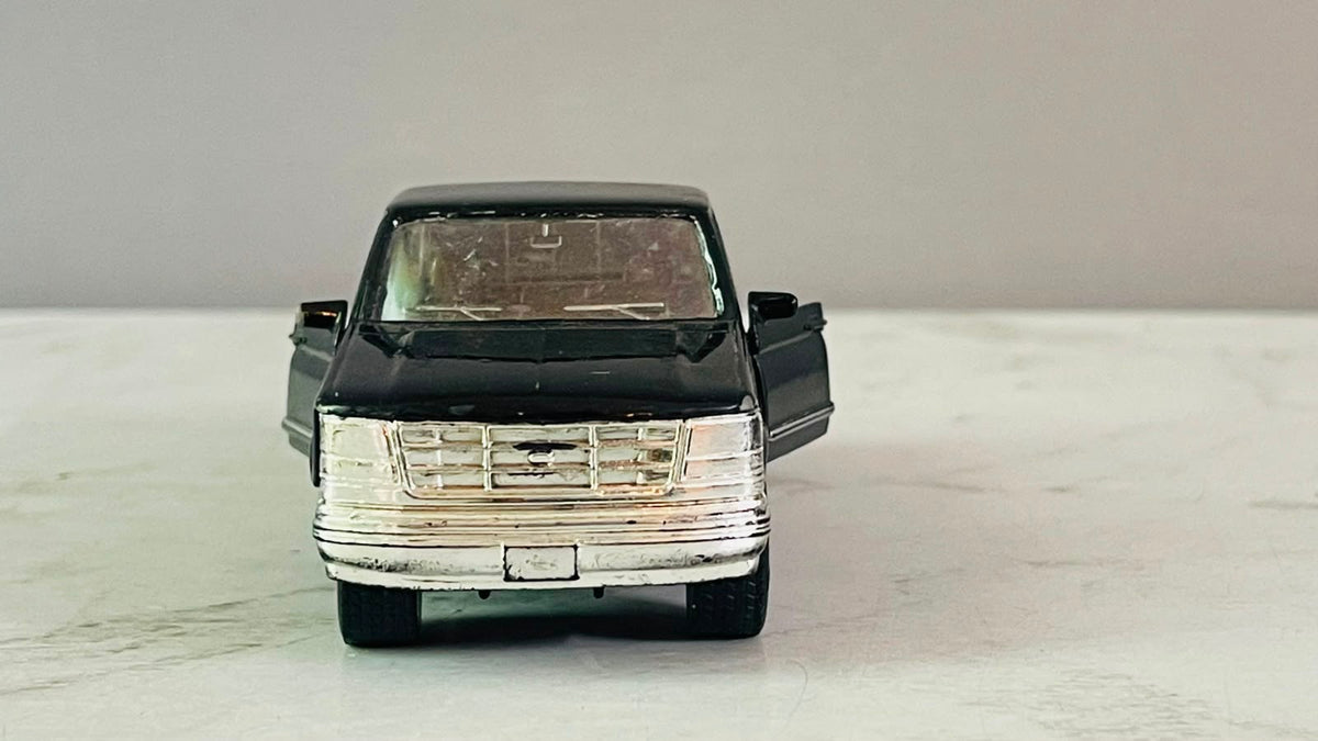Maisto 1993 Ford F-150 Die-Cast Pull Back Truck. (Rs 150 advance)