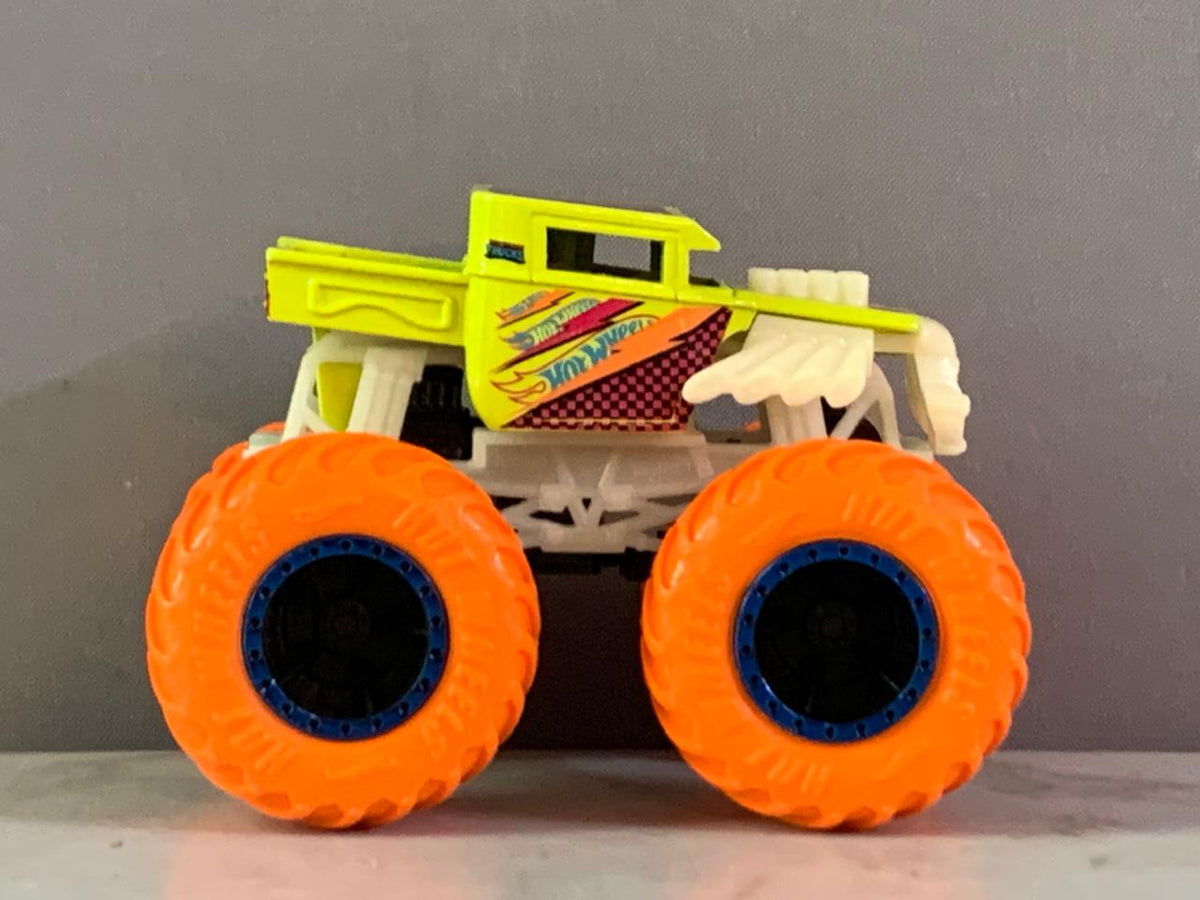 Hot Wheels Monster Trucks Glow in the Dark Bone Shaker. (Rs 100 advance)