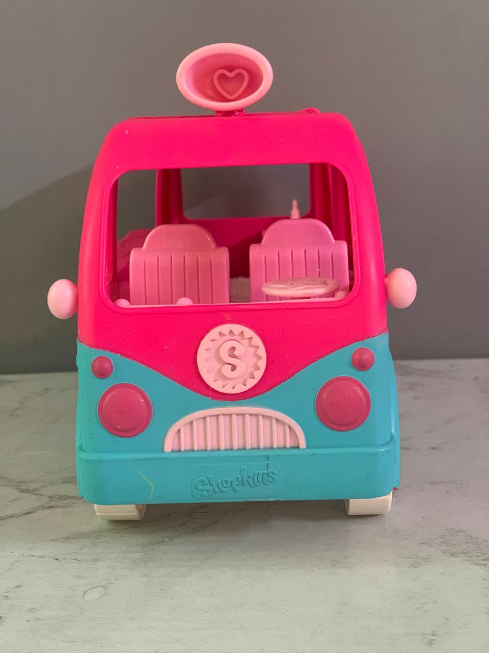 Shopkins Scoops Glitzi Ice Cream Truck. (Rs 250 advance)