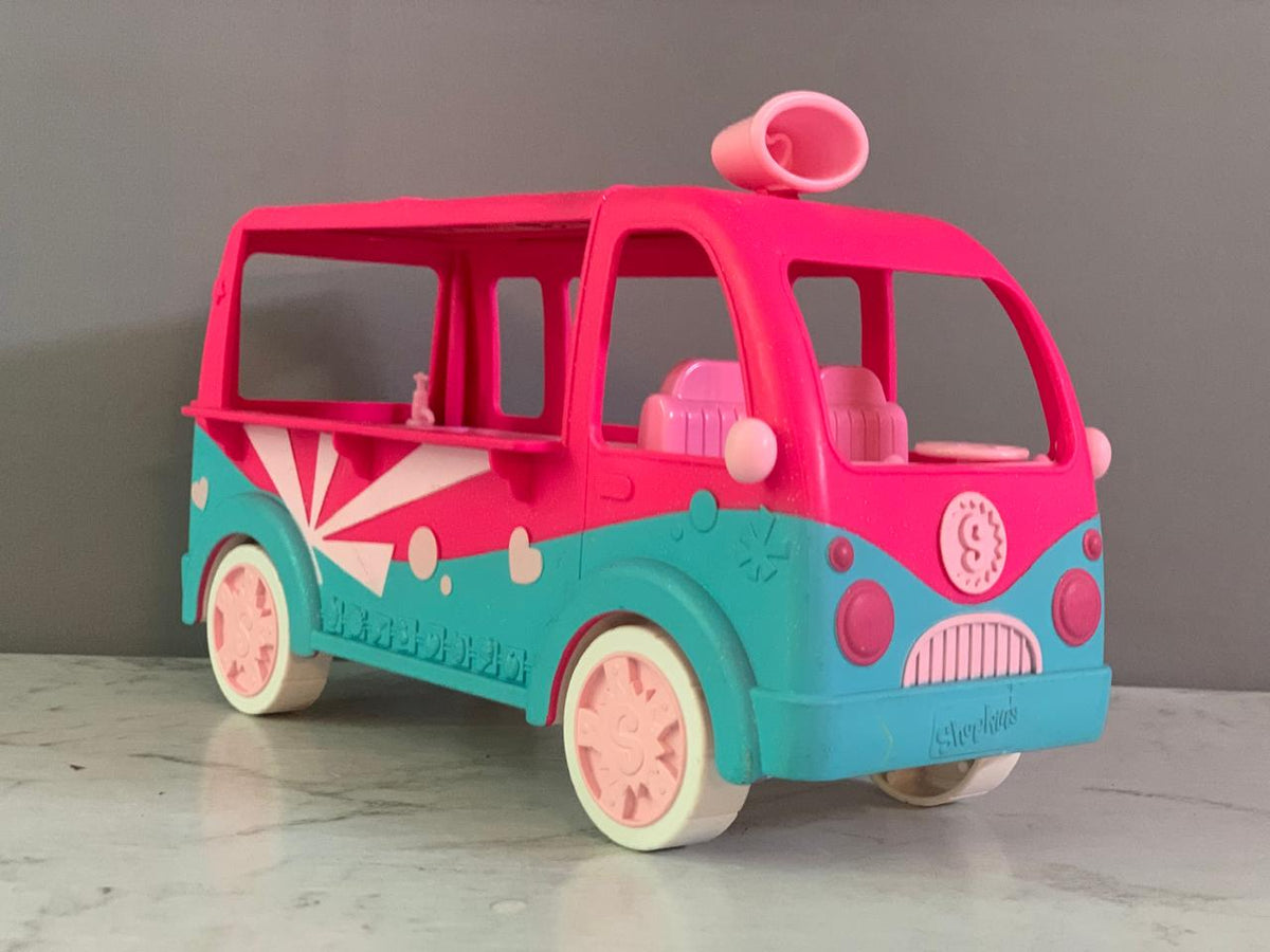 Shopkins Scoops Glitzi Ice Cream Truck. (Rs 250 advance)
