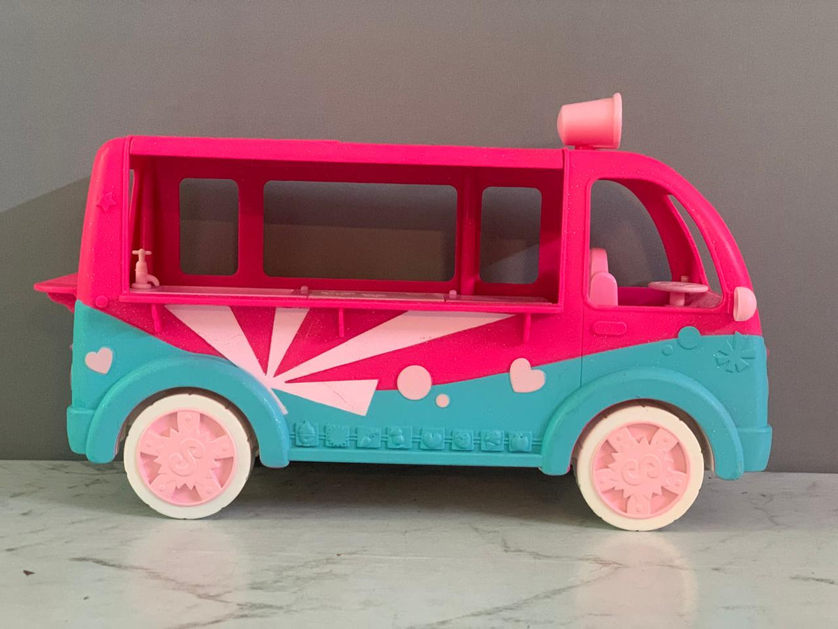 Shopkins Scoops Glitzi Ice Cream Truck. (Rs 250 advance)