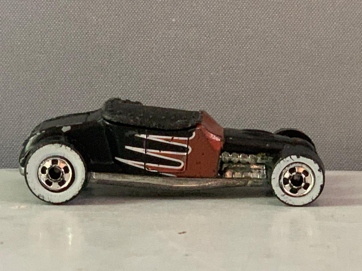 Hot Wheels Track T die-cast Hot Rod.