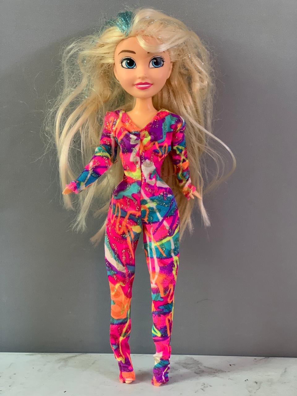 Hot Skatin' Barbie Doll. (Rs 250 advance)