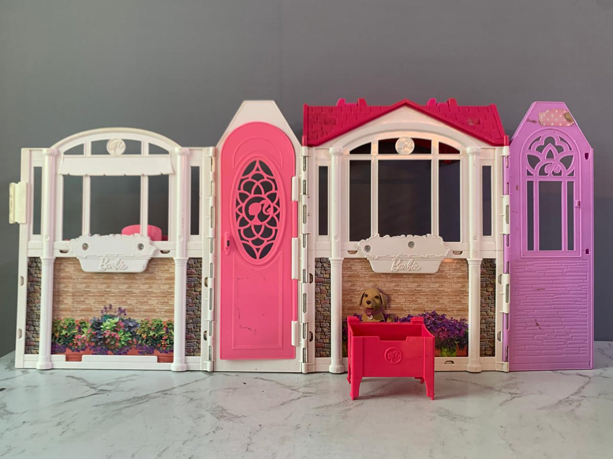 Barbie Glam Getaway Portable Dollhouse. (Rs 500 advance)