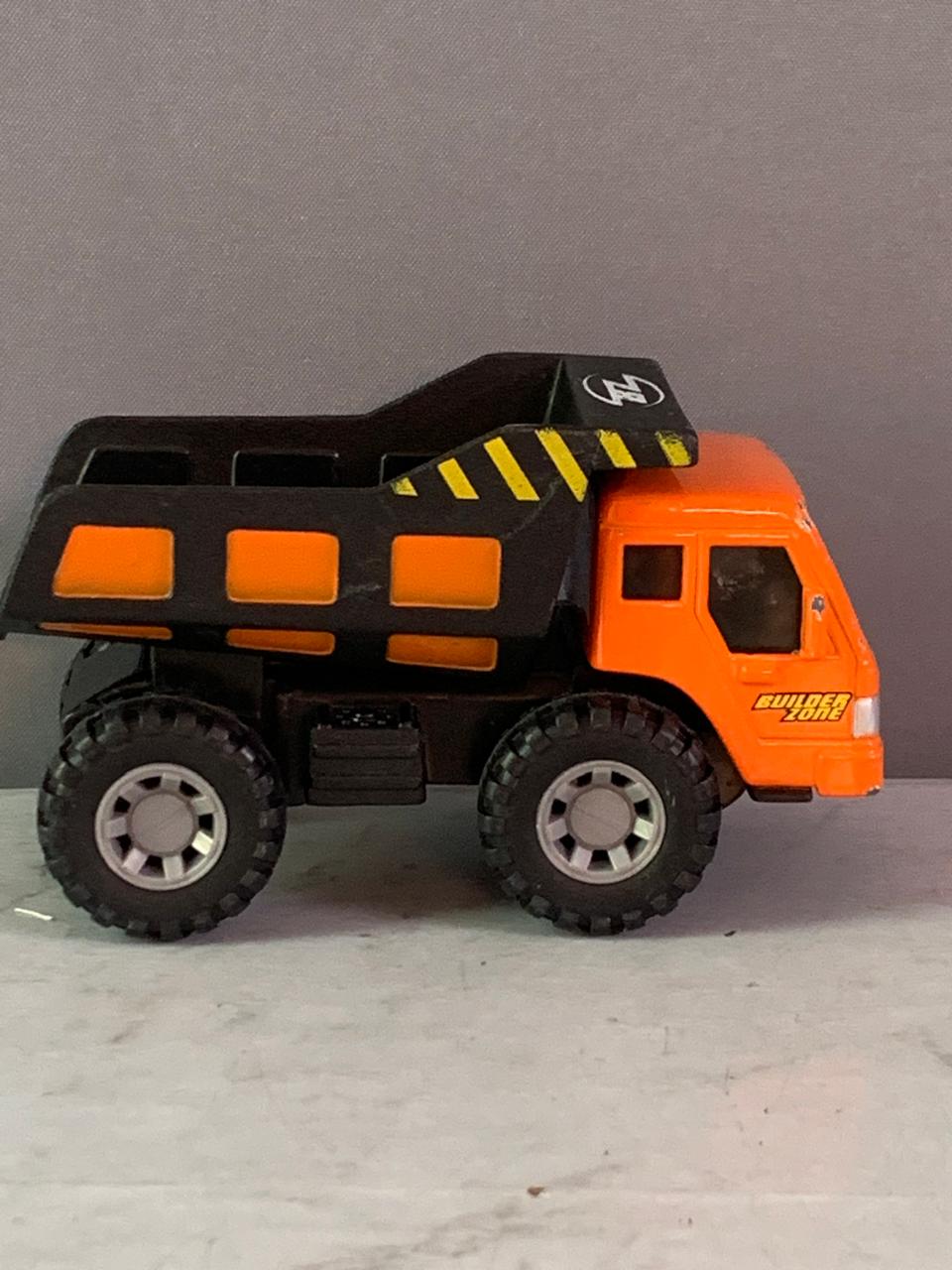 Maisto Fresh Metal Builder Zone Orange Dump Truck. (Rs 100 advance)