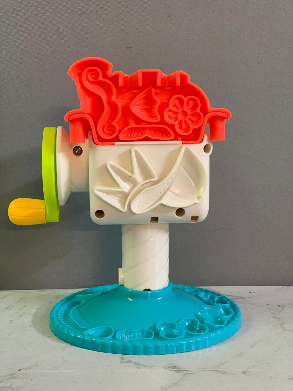 Play-Doh Pretend Play Set - Barber Shop. (Without figure)(Rs 250 advance)